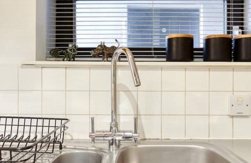 Old Town Apartment | ⭐️Amazing Location!⭐️In heart of the City. 2BR & Cot. Great Airport & Rail links