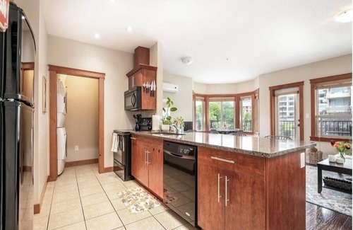 Okanagan-Similkameen Condo | Amazing location! Steps to Okanagan Beach. Lakeview condo