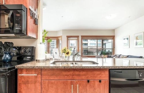 Okanagan-Similkameen Condo | Amazing location! Steps to Okanagan Beach. Lakeview condo
