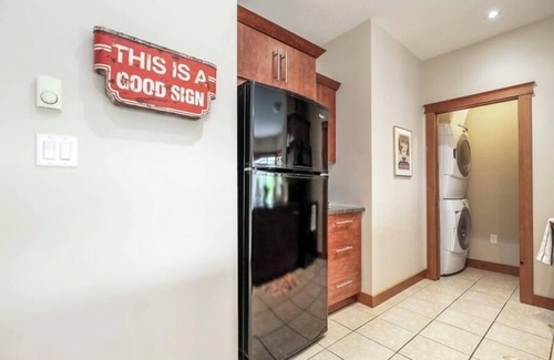 Okanagan-Similkameen Condo | Amazing location! Steps to Okanagan Beach. Lakeview condo