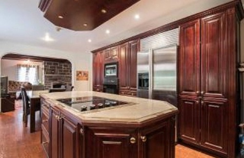 Cartierville Villa | Amazing Montreal 8BR Suites House, Parc Access, Waterview, SPA & Pool Now Open