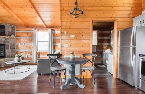 Gatlinburg - Pigeon Forge Cabin | Amazing Mt. LeConte Views/Gatlinburg Log Cabin