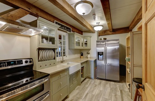 Fairfax House | Amazing Multi-building property for Family Reunions, Retreats, Weddings, other