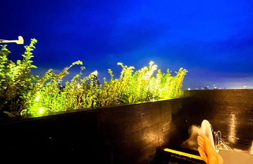 Valenzuela Apartment | Amazing Romantic view L-pools Gramercy Makati 1212