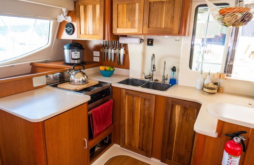 Antoneys Cay Boat Rental | Amazing Sailboat Vacation! All-Inclusive Catamaran Charter Roatan