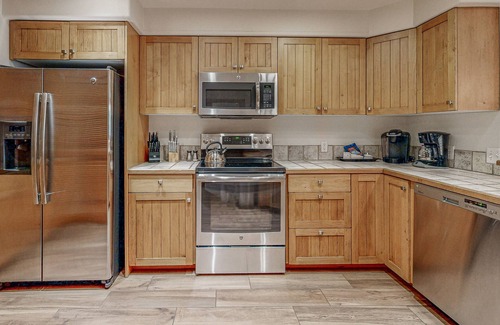 Steamboat Springs Condo | Amazing slope-side condo w/bunk room, shared pool, hot tubs, & gondola nearby