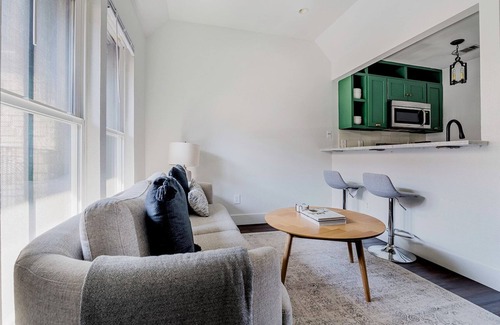 St. Edwards Apartment | Amazing South Congress 1BR w/Air Conditioning & W/D, by Blueground