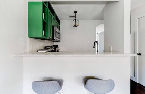 St. Edwards Apartment | Amazing South Congress 1BR w/Air Conditioning & W/D, by Blueground