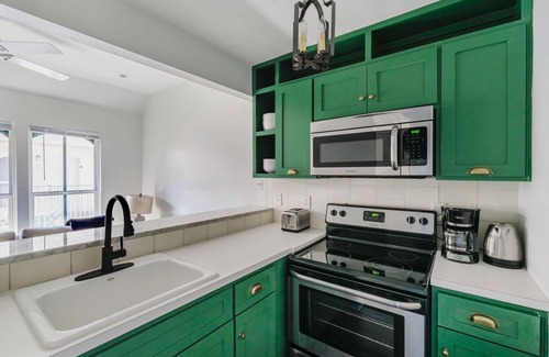 St. Edwards Apartment | Amazing South Congress 1BR w/Air Conditioning & W/D, by Blueground