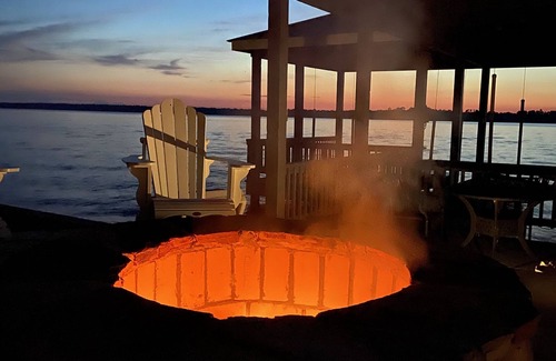 Dogwood House | Amazing sunsets at a lake front luxury home.