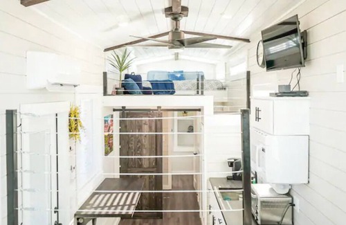 Apple Valley House | Amazing Tiny home with private BBQ and deck.