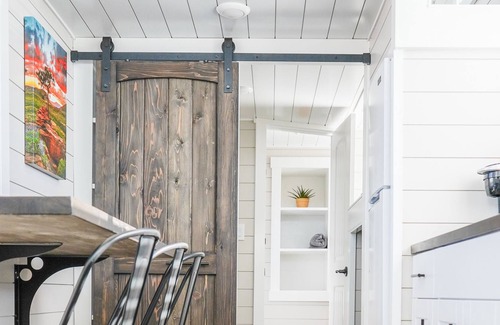 Apple Valley House | Amazing Tiny home with private BBQ and deck.