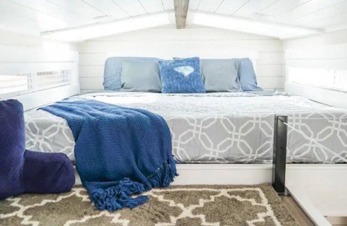 Apple Valley House | Amazing Tiny home with private BBQ and deck.