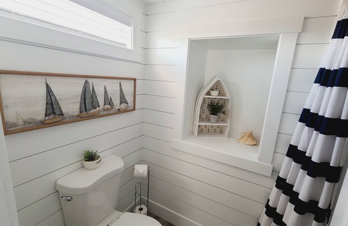 Apple Valley House | Amazing Tiny home with private BBQ and deck.