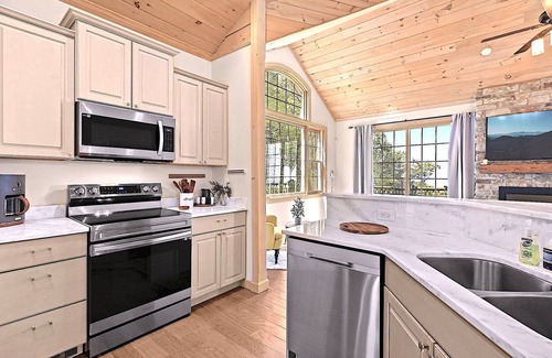 Beech Mountain Cottage | Amazing View ~5000ft, Golf Club 5 min, Sauna, Hot Tub, Wi-Fi, Game Room, Bonfire
