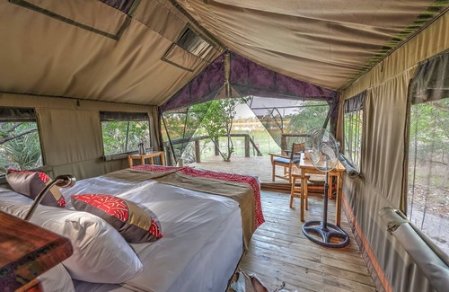 Maun Cabin | Amazing view on the river from your tent to the Okavango Delta
