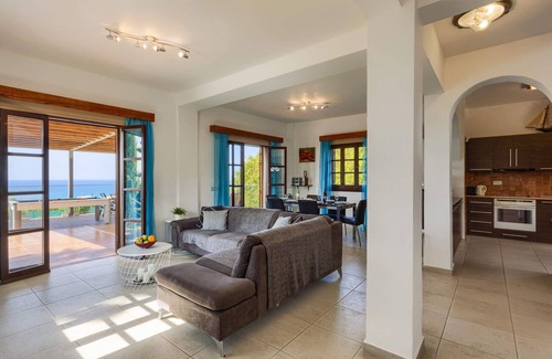 Argaka Villa | Amazing Views 180 degrees, Peace & Tranquillity mixed with Picturesque Scenery