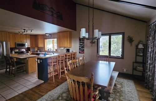 Dillon House | Amazing views of Keystone & Lake Dillon. Walk to Dillon Marina & Amphitheatre.