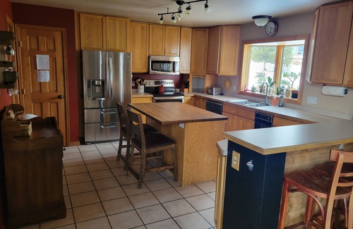 Dillon House | Amazing views of Keystone & Lake Dillon. Walk to Dillon Marina & Amphitheatre.