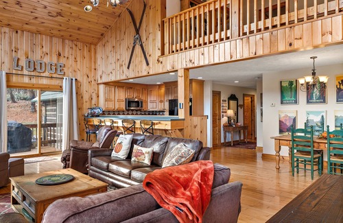 Banner Elk House | Amazing Views, Spacious, Skiing, Dog Friendly, Hot Tub, Pool Table, Sleeps 8-10