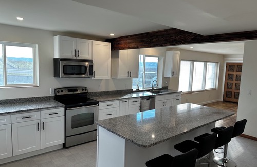 Terrace Heights House | Amazing vineyard views! Conveniently located close to freeways and downtown.