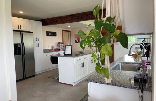 Terrace Heights House | Amazing vineyard views! Conveniently located close to freeways and downtown.