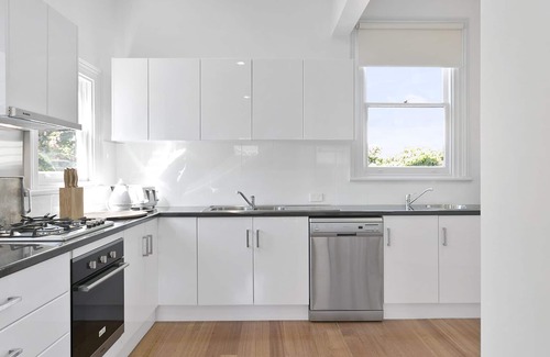 Hobart Central Business District House | Amberley - circa 1880's luxurynIdeal larger groups 5 b’rooms sleeps 9