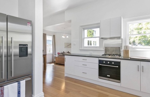 Hobart Central Business District House | Amberley - circa 1880's luxurynIdeal larger groups 5 b’rooms sleeps 9