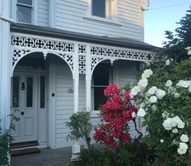 Hobart Central Business District House | Amberley - circa 1880s Luxury - 5 b'rooms sleeps 9