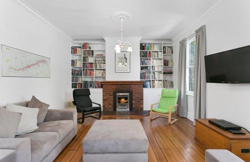 Hobart Central Business District House | Amberley - circa 1880s Luxury - 5 b'rooms sleeps 9