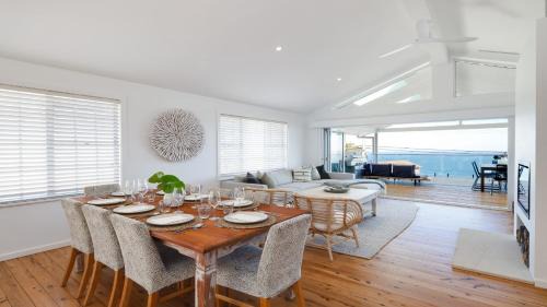 Killcare Heights House | 'Ambleside By The Sea' by HolidayCo