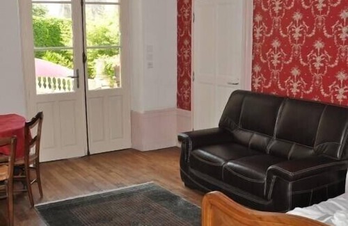 Amboise Apartment | Amboise: Studio terrace at Villa la Loire with View Of The Castle (+ wifi)