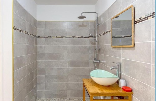 Le Moule Apartment | Ambre Appartement pouvant accueillir 2 personnes dans un domaine calme et verdoyant