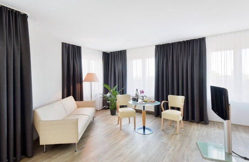Dresden Hotel | Amedia Dresden Elbpromenade, Trademark Collection by Wyndham