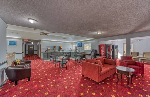 Dundee Hotel | American Inn and Suites Dundee