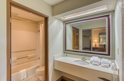 Dundee Hotel | American Inn and Suites Dundee