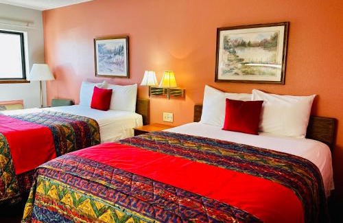 Ozark Hotel | American Inn Ozark