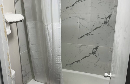 Sealy Hotel | American Inn