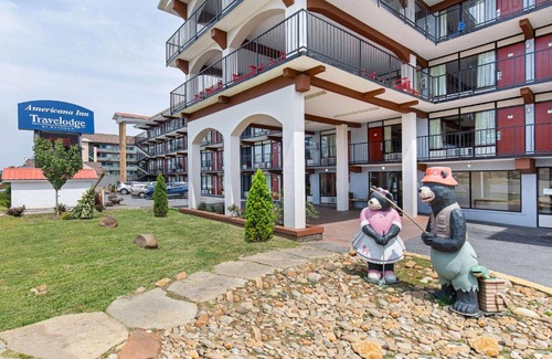 Pigeon Forge Hotel | Americana Inn a Travelodge by Wyndham