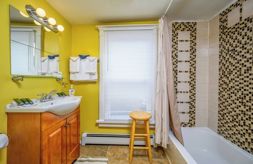 Maplecrest Bed & Breakfast | Americana Room. Elegant room with a King-Size bed, en suite bathroom, and mountain views. Sleeps 2. A gourmet breakfast is FREE and served fresh each morning. Americana Room is located on the second floor of Mountain Treasure Bed and Breakfast