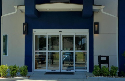 Prairieville Hotel | Americas Best Value Inn & Suites-Prairieville
