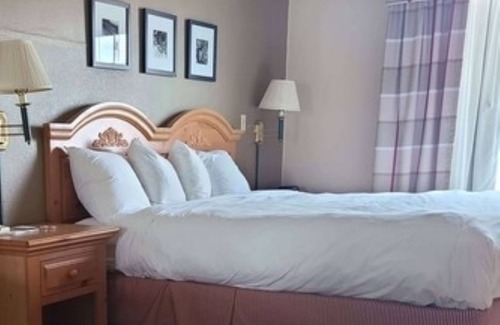 Galesburg Hotel | AmericInn by Wyndham Galesburg