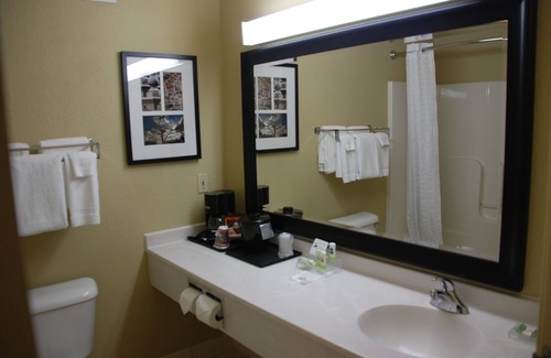 Galesburg Hotel | AmericInn by Wyndham Galesburg