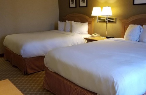 Galesburg Hotel | AmericInn by Wyndham Galesburg