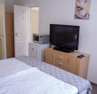 Gyula Bed & Breakfast | Amfora Panzió