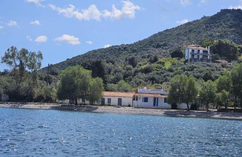 Ano Fanarion Apartment | AMMOR Beach houses, Nisida