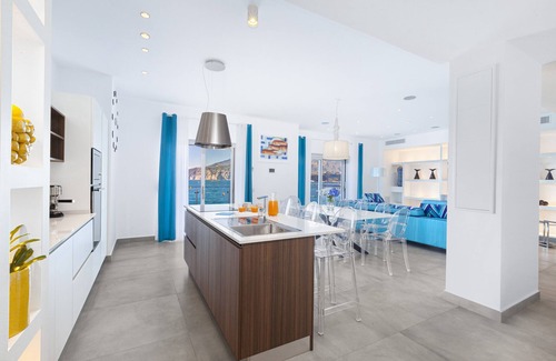 Sorrento City Centre Villa | AMORE RENTALS - Villa del Maggiore with Direct Access to the Sea, Sea View, Garden and Private Swimming Pool