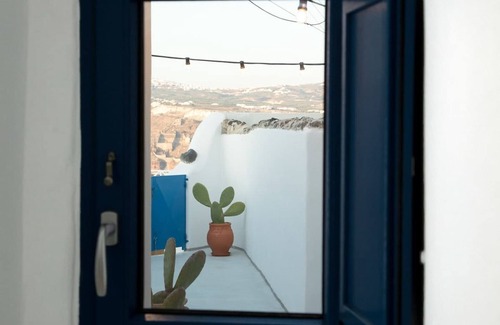 Akrotiri Apartment | Amphora Charm Suite - Akrotiri Escape