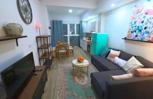 En Corts Apartment | Amplio y colorido piso