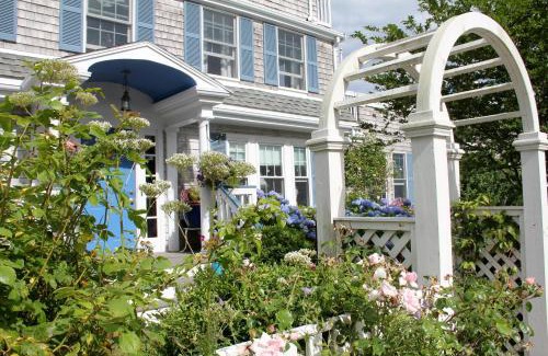 Dennis Port Hotel | An English Garden